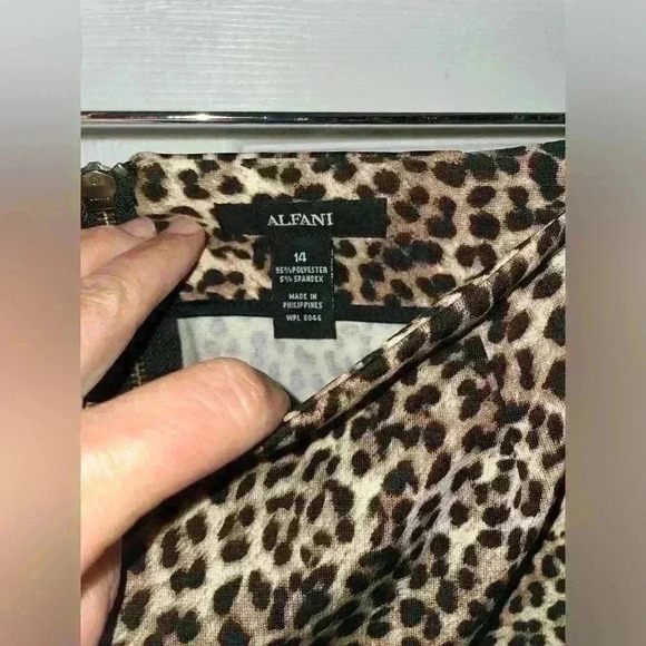 Alfani sexy cheetah print skirt with zipper enclosure size 14. - Picture 2 of 3